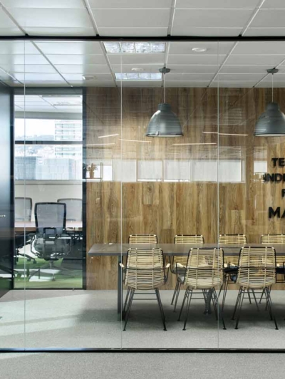 Mampara de Oficina en Madera y Mixta en Málaga