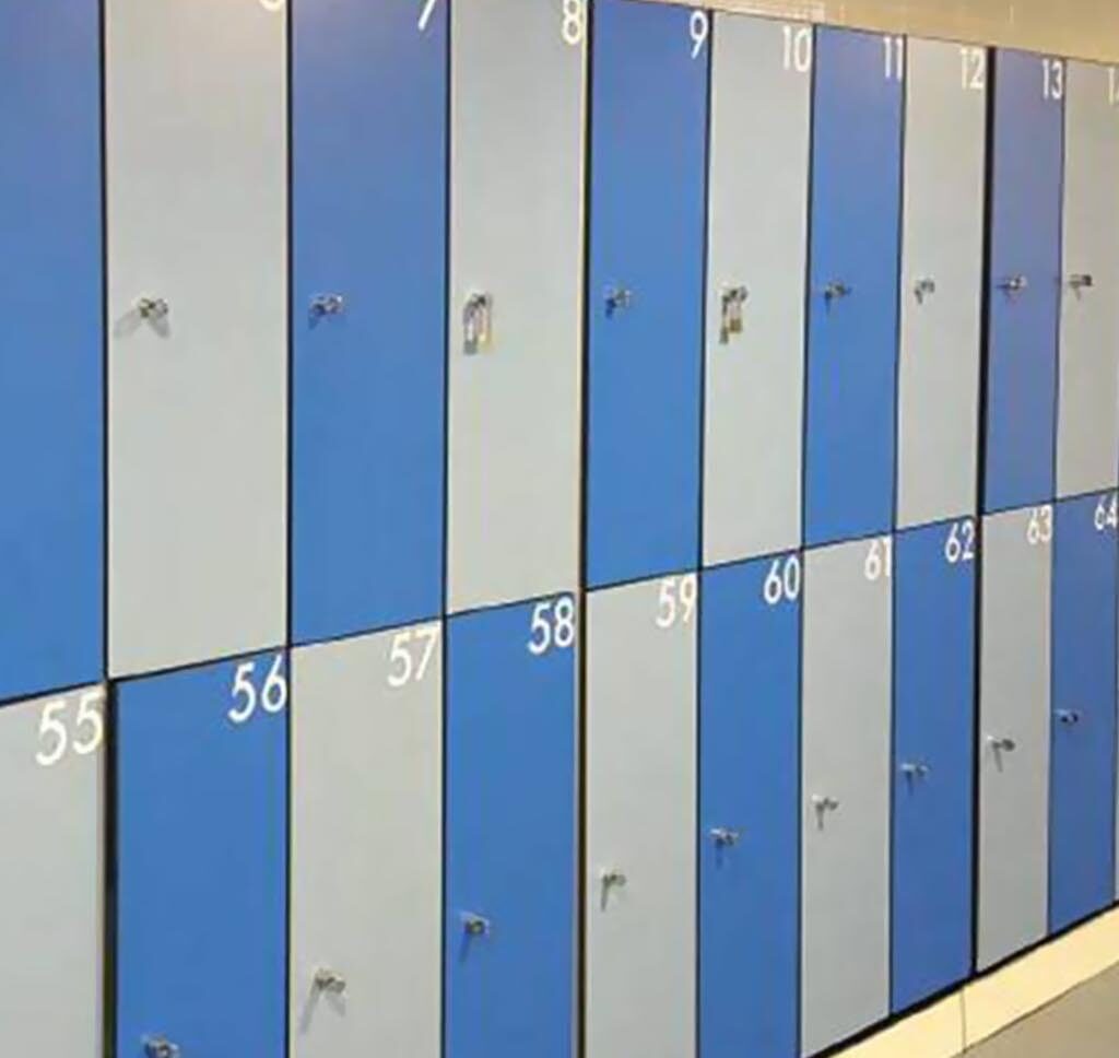 taquilla fenólica para vestuario en oficina en Málaga – resistente a humedad