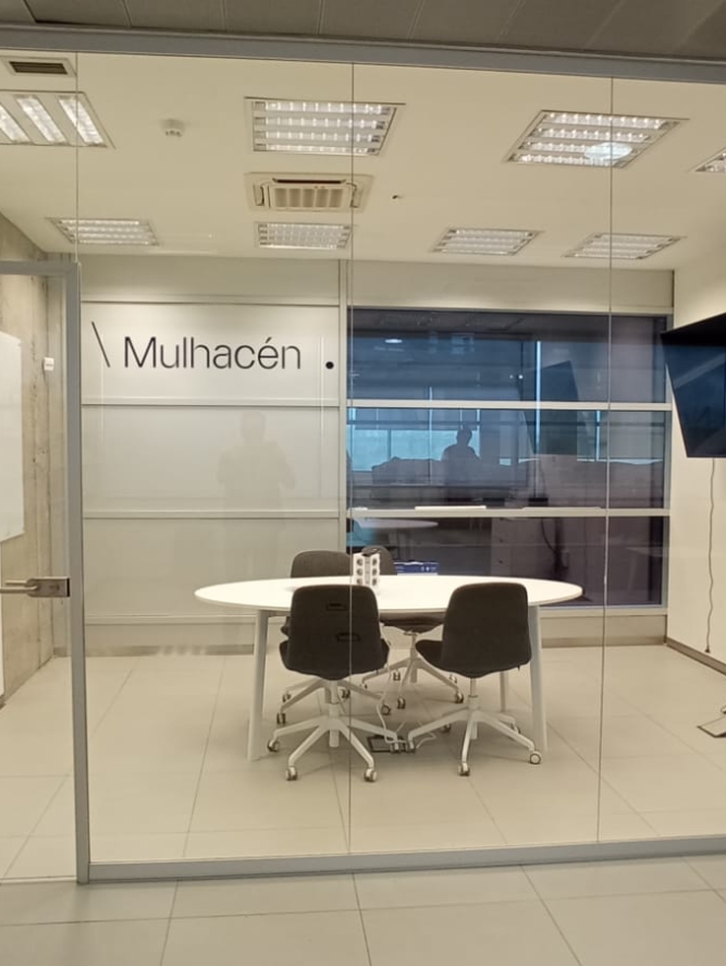 Mobiliario para oficina - Proyectos de Equipamiento y Diseño para Oficinas - mamparas de oficina malaga